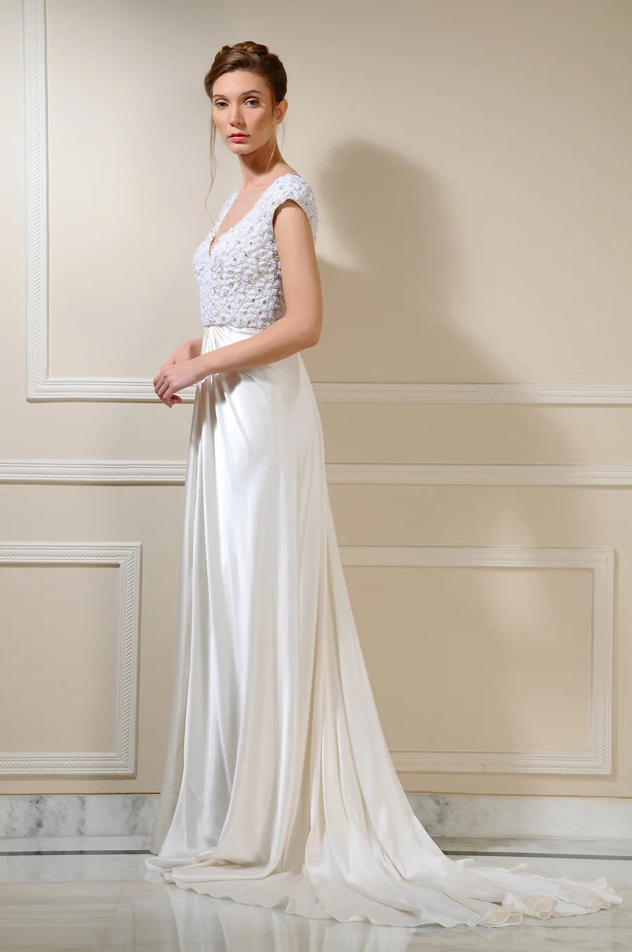 Bianca 2- Elegant and Timeless Bridal Gown
